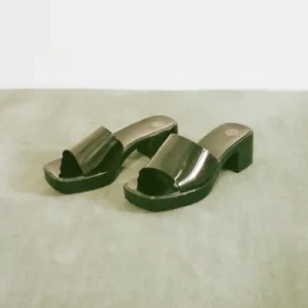 BNWT UO Vista Jelly Mule Heels